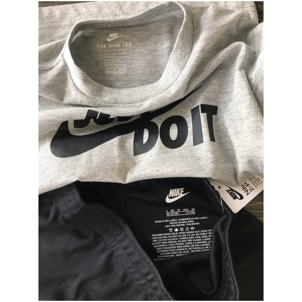 NIKE BOYS SHORTS OUTFIT SIZE 4 (3-4 Years old) - Picture 3 of 3